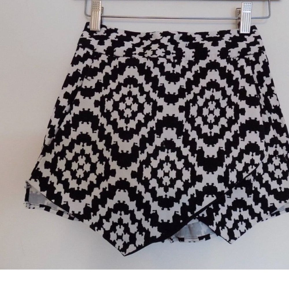 Aqua small short